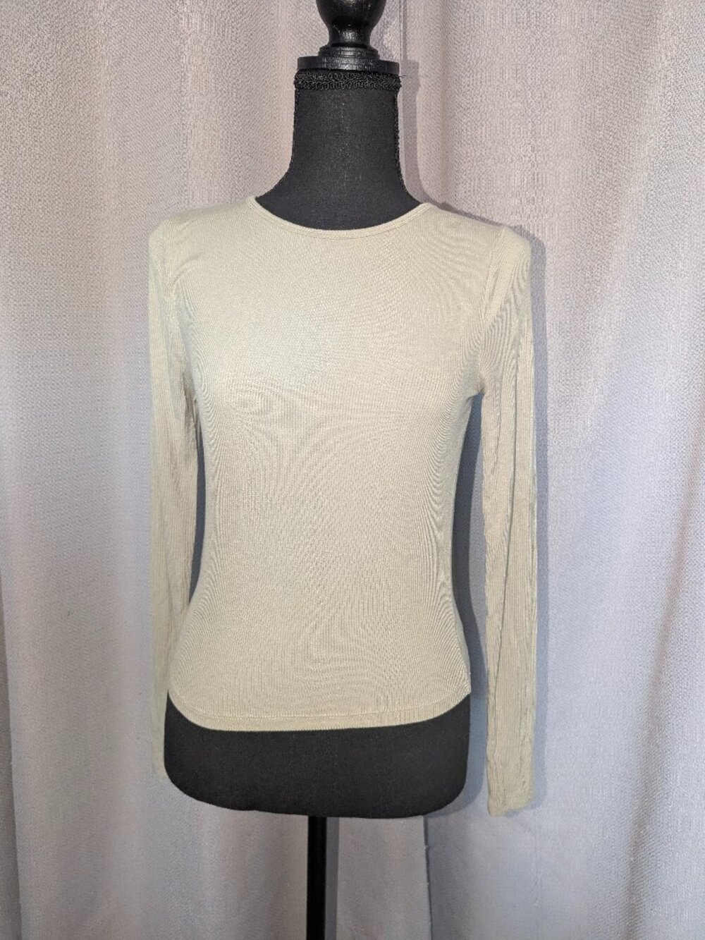 Soft Women’s Long Sleeve Crewneck Top in Light Cream